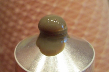 Мазь темного цвета