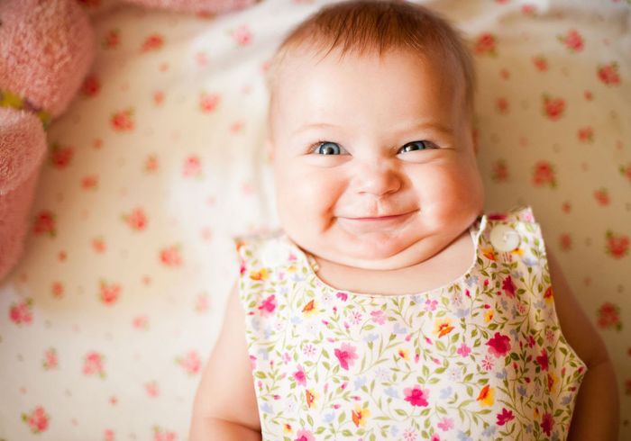 Живая вакцина и инъекция: есть ли опасность заражения полиомиелитом у привитых и непривитых детей? Малыш в пижаме