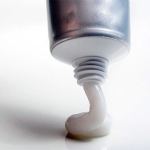 Белая мазь в тюбике