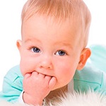 Малыш со светлыми волосами