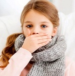 Девочка в вязаном шарфе