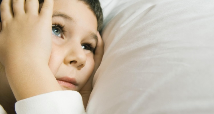 Первые признаки и опасные симптомы менингита у детей, тактика терапии и профилактические мероприятия