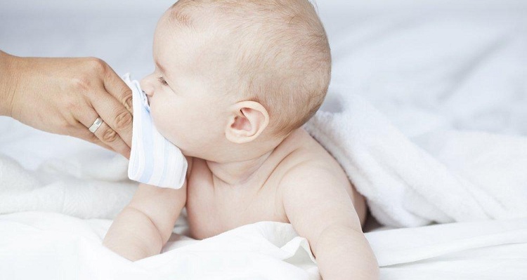 Сильный насморк у грудничка: самые эффективные методы лечения