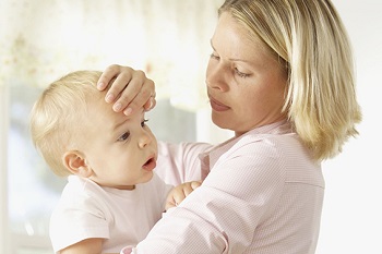 Мама с малышом на руках